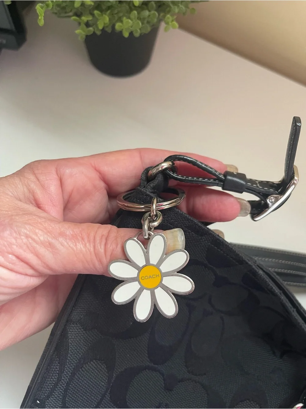 Coach Vintage Black Signature Hampton Shoulder Bag with Daisy Charm